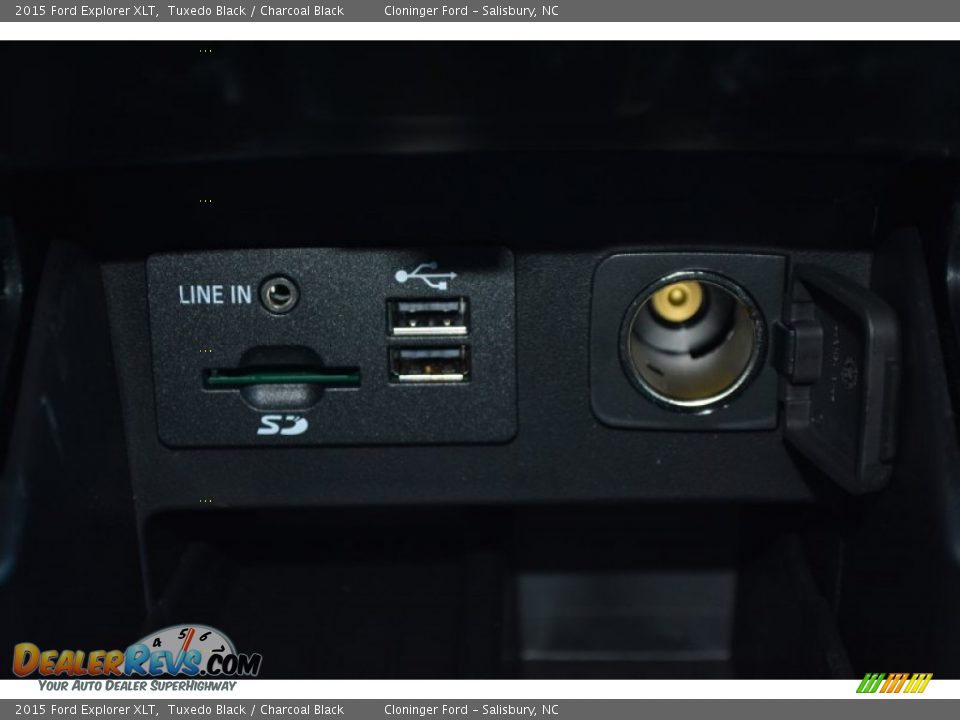 2015 Ford Explorer XLT Tuxedo Black / Charcoal Black Photo #17