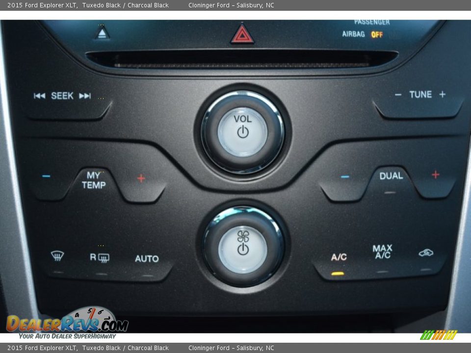 2015 Ford Explorer XLT Tuxedo Black / Charcoal Black Photo #18