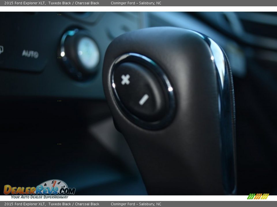 2015 Ford Explorer XLT Tuxedo Black / Charcoal Black Photo #20