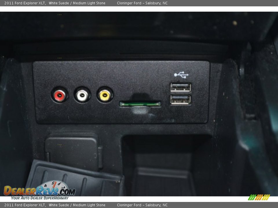 2011 Ford Explorer XLT White Suede / Medium Light Stone Photo #25