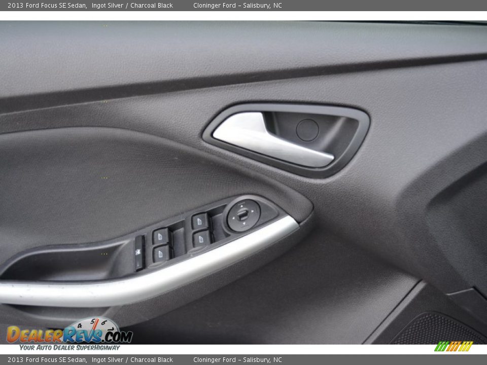 2013 Ford Focus SE Sedan Ingot Silver / Charcoal Black Photo #8