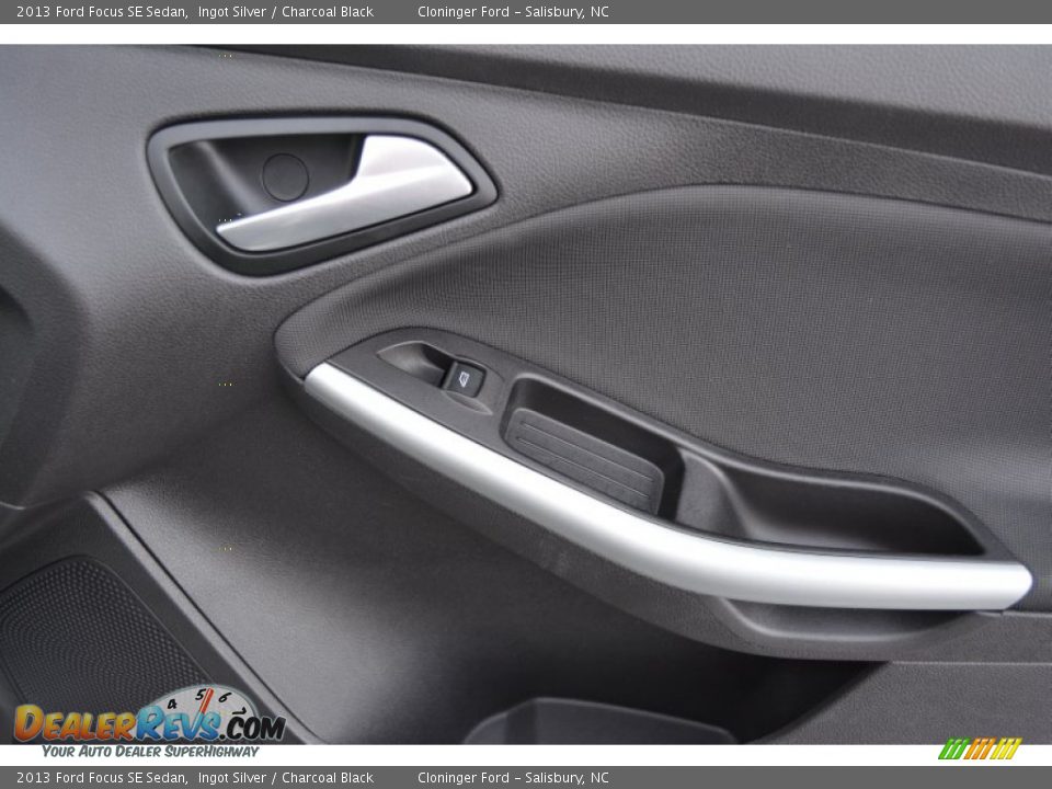 2013 Ford Focus SE Sedan Ingot Silver / Charcoal Black Photo #15