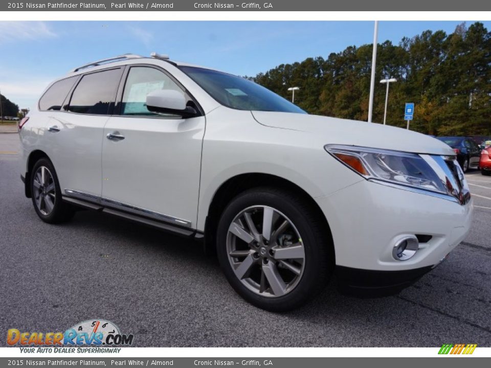 Front 3/4 View of 2015 Nissan Pathfinder Platinum Photo #7