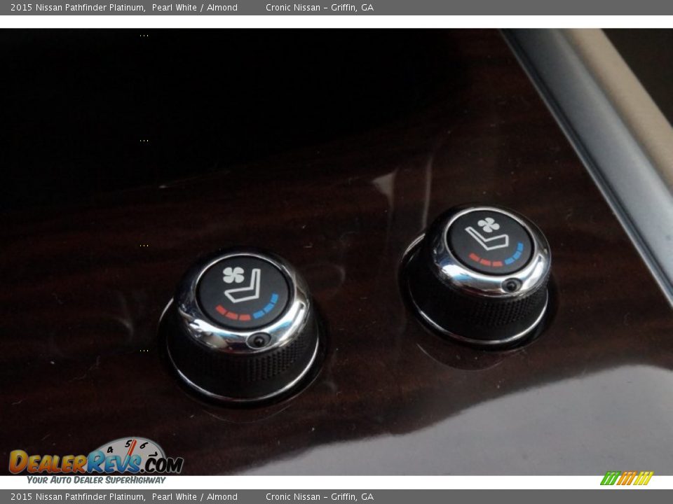 Controls of 2015 Nissan Pathfinder Platinum Photo #17