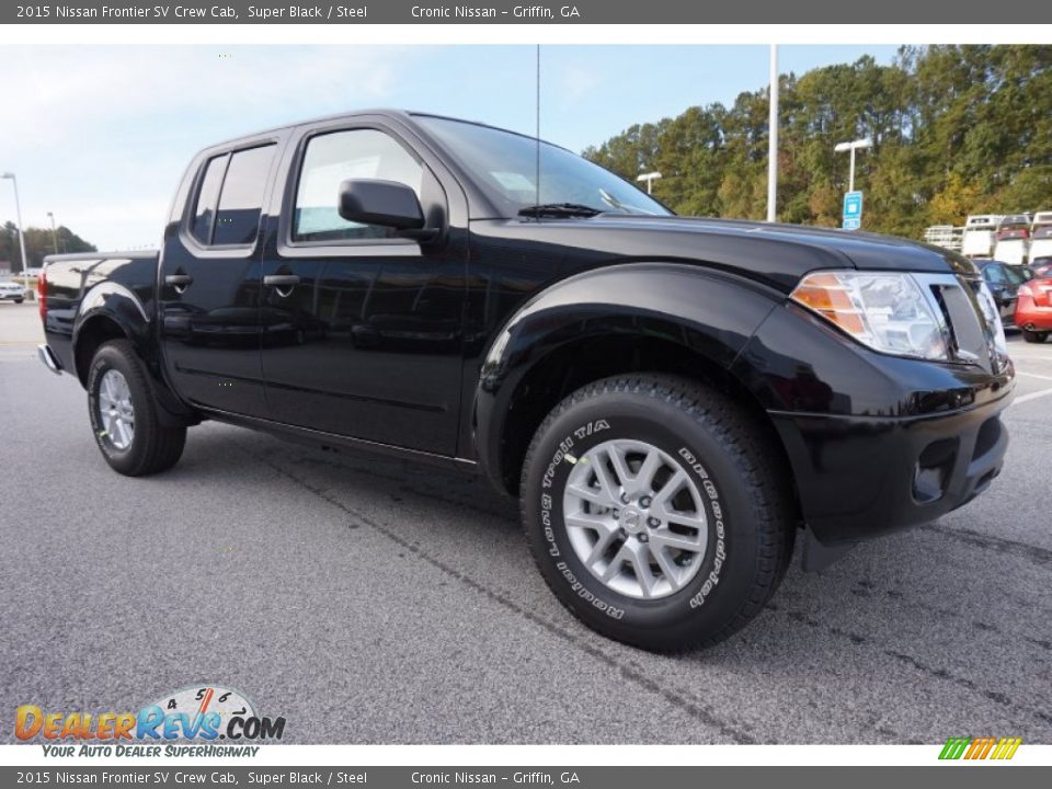 Front 3/4 View of 2015 Nissan Frontier SV Crew Cab Photo #7