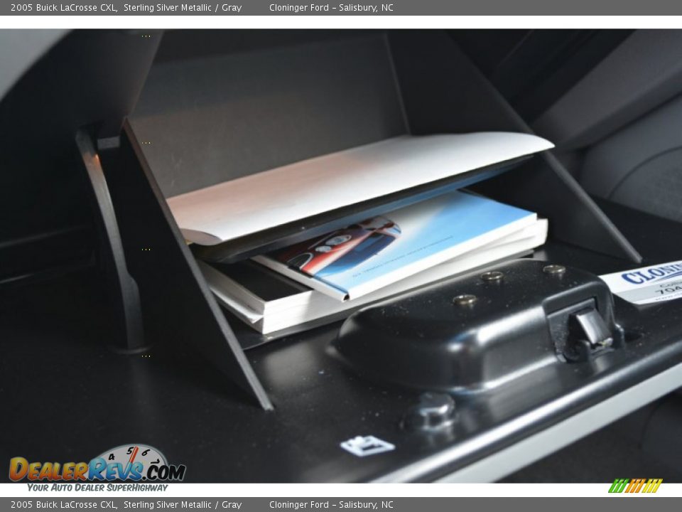 2005 Buick LaCrosse CXL Sterling Silver Metallic / Gray Photo #23