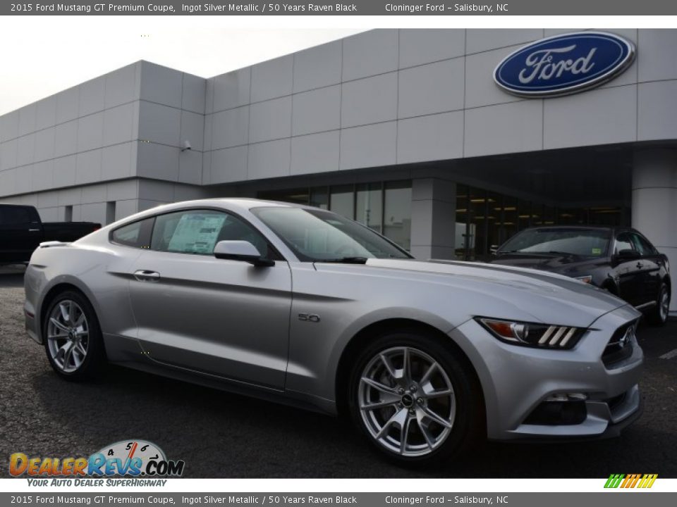 Front 3/4 View of 2015 Ford Mustang GT Premium Coupe Photo #1