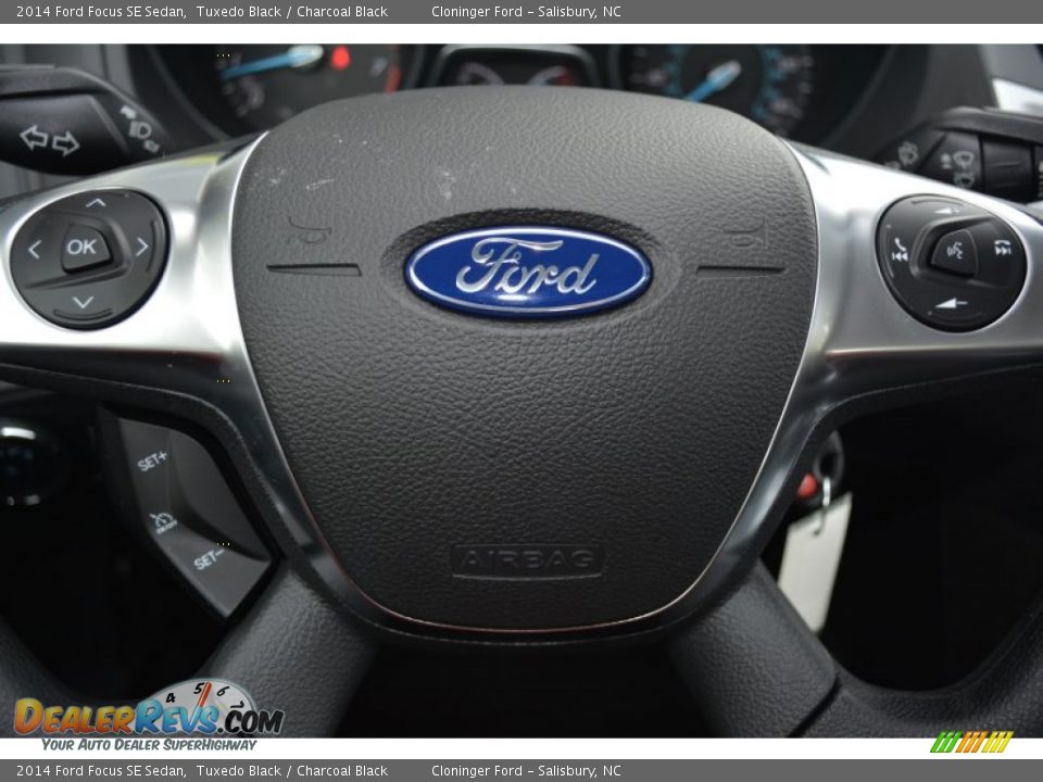 2014 Ford Focus SE Sedan Tuxedo Black / Charcoal Black Photo #16