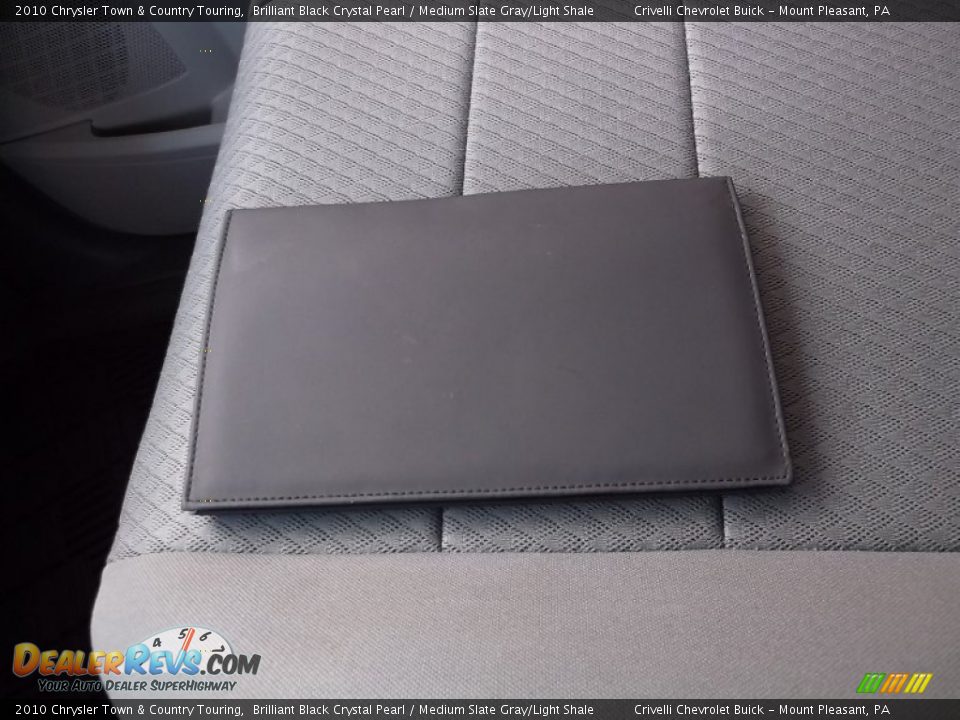 2010 Chrysler Town & Country Touring Brilliant Black Crystal Pearl / Medium Slate Gray/Light Shale Photo #31