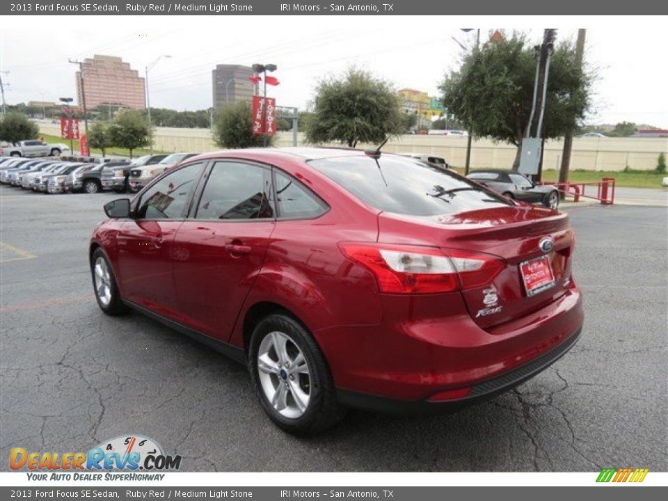 2013 Ford Focus SE Sedan Ruby Red / Medium Light Stone Photo #5