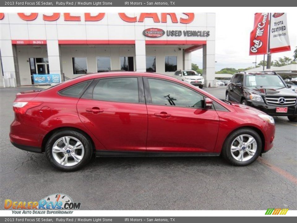 2013 Ford Focus SE Sedan Ruby Red / Medium Light Stone Photo #8