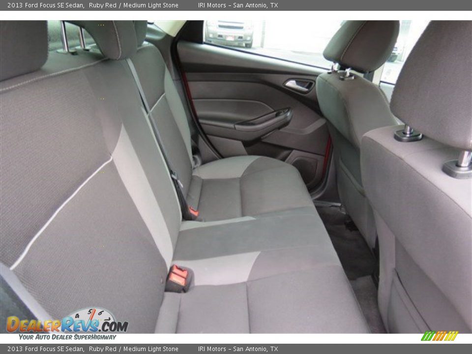 2013 Ford Focus SE Sedan Ruby Red / Medium Light Stone Photo #14