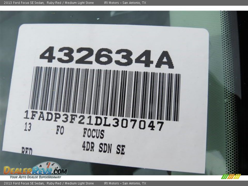 2013 Ford Focus SE Sedan Ruby Red / Medium Light Stone Photo #18