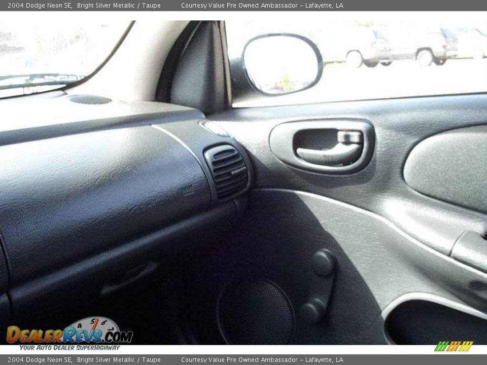 2004 Dodge Neon SE Bright Silver Metallic / Taupe Photo #12