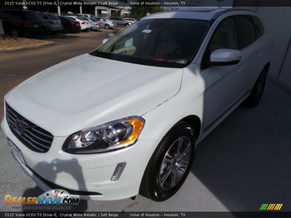 2015 Volvo XC60 T6 Drive-E Crystal White Metallic / Soft Beige Photo #3