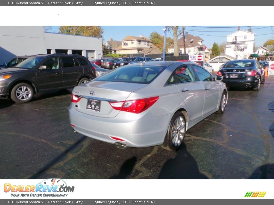 2011 Hyundai Sonata SE Radiant Silver / Gray Photo #4