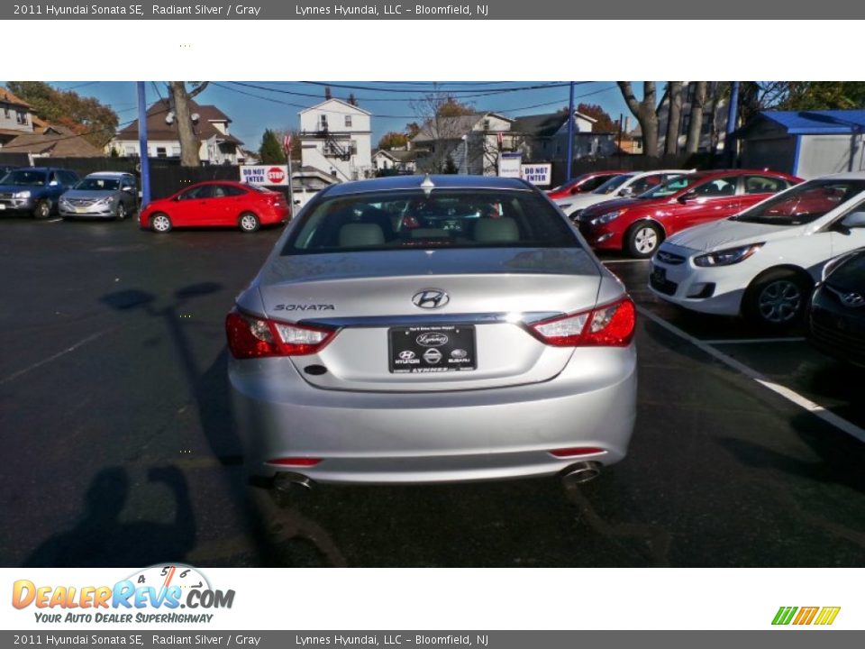 2011 Hyundai Sonata SE Radiant Silver / Gray Photo #5
