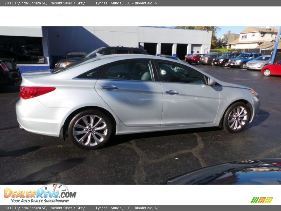 2011 Hyundai Sonata SE Radiant Silver / Gray Photo #7