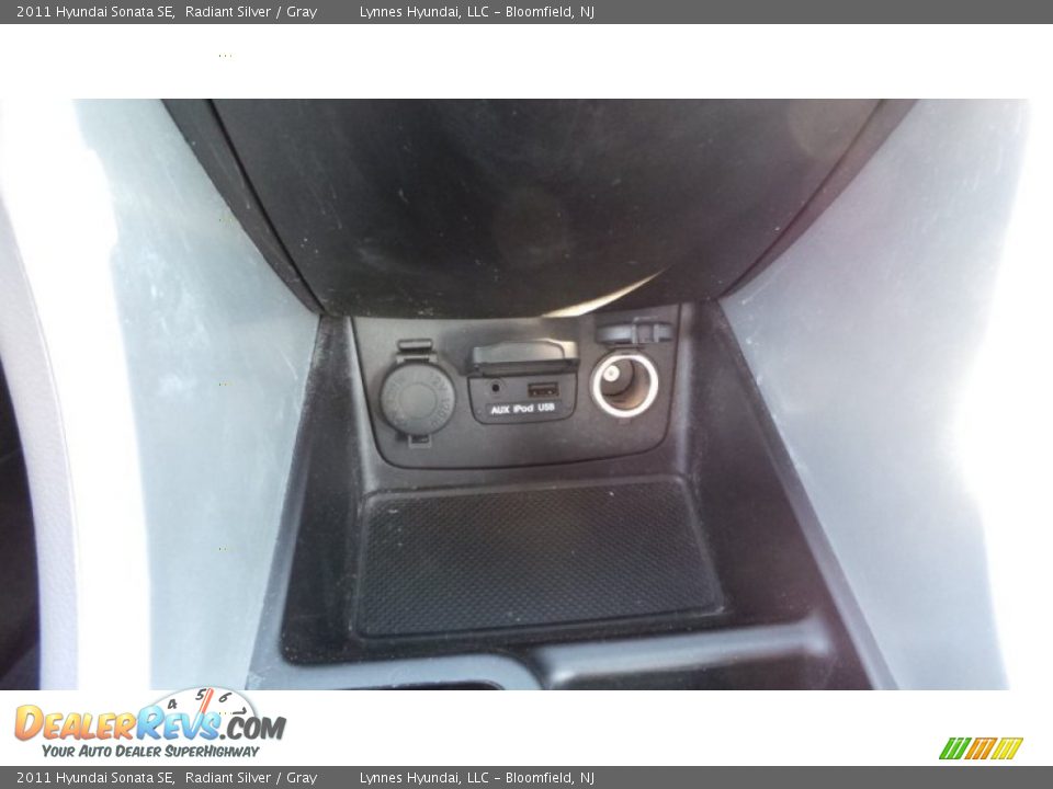 2011 Hyundai Sonata SE Radiant Silver / Gray Photo #14