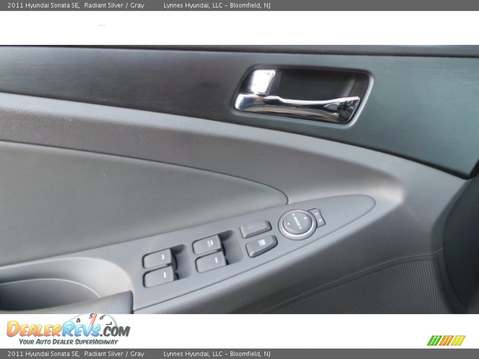 2011 Hyundai Sonata SE Radiant Silver / Gray Photo #15