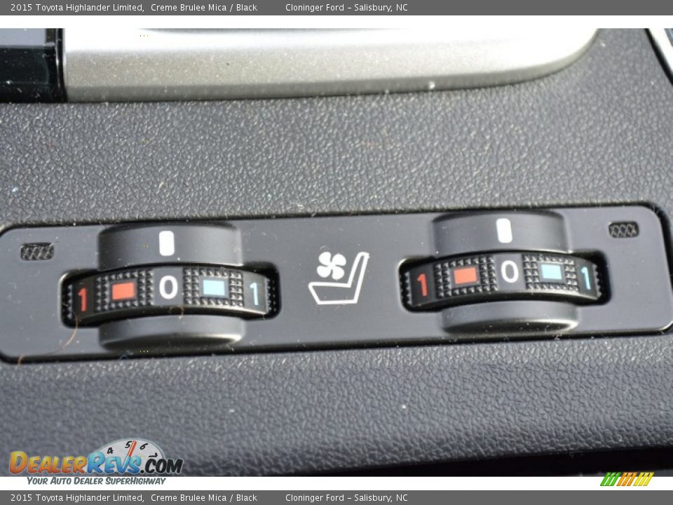 Controls of 2015 Toyota Highlander Limited Photo #20