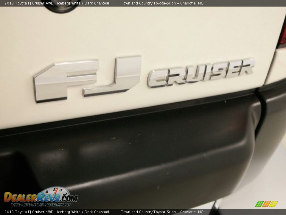 2013 Toyota FJ Cruiser 4WD Iceberg White / Dark Charcoal Photo #13