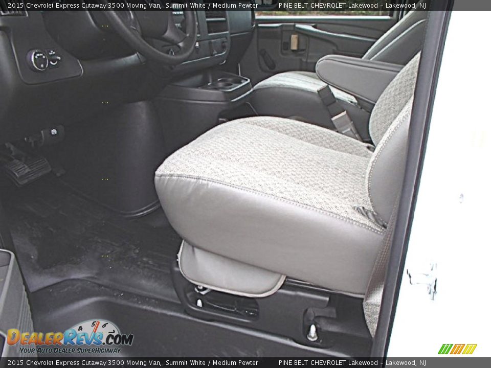 2015 Chevrolet Express Cutaway 3500 Moving Van Summit White / Medium Pewter Photo #9