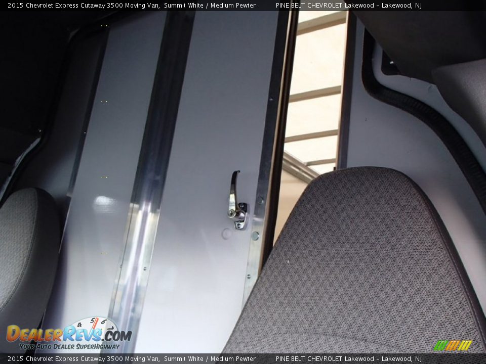 2015 Chevrolet Express Cutaway 3500 Moving Van Summit White / Medium Pewter Photo #11