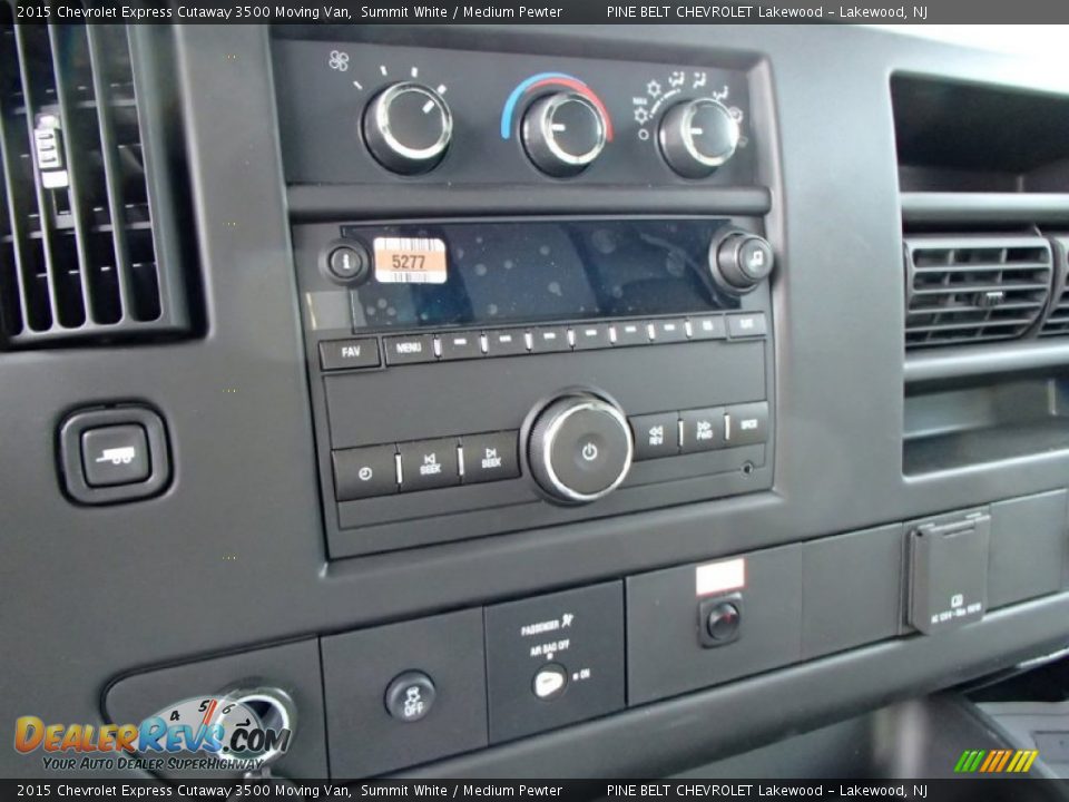 2015 Chevrolet Express Cutaway 3500 Moving Van Summit White / Medium Pewter Photo #12