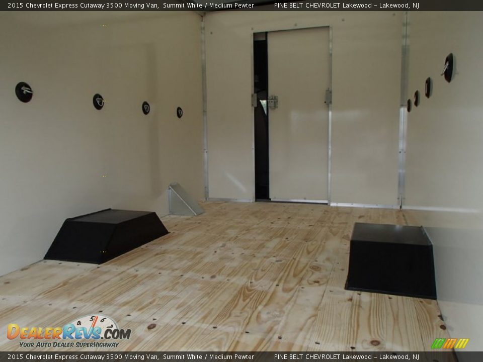 2015 Chevrolet Express Cutaway 3500 Moving Van Trunk Photo #14