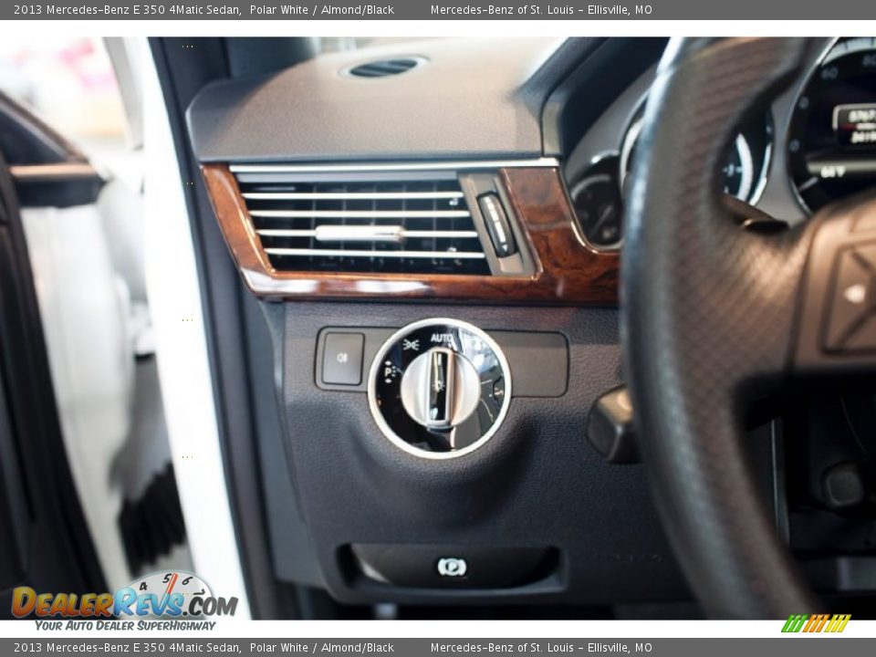 2013 Mercedes-Benz E 350 4Matic Sedan Polar White / Almond/Black Photo #23