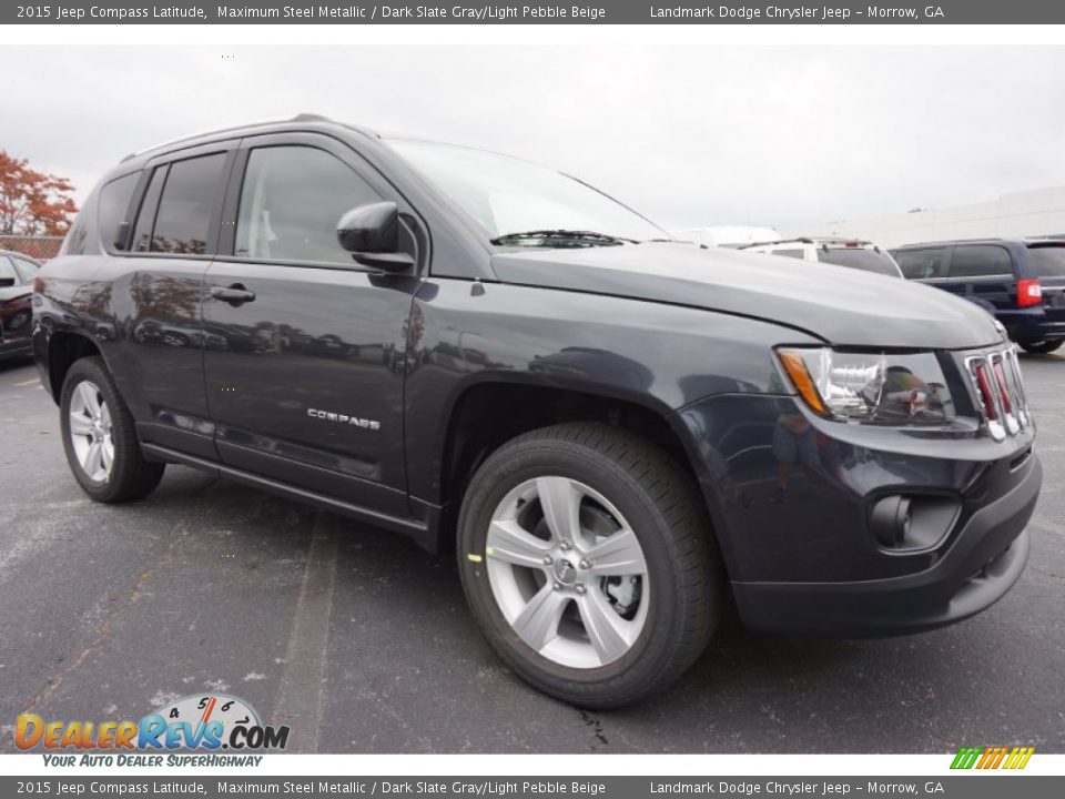 Front 3/4 View of 2015 Jeep Compass Latitude Photo #4