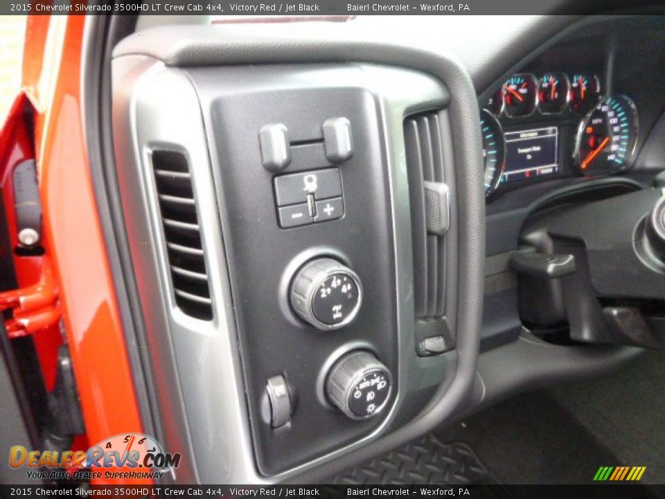 Controls of 2015 Chevrolet Silverado 3500HD LT Crew Cab 4x4 Photo #14