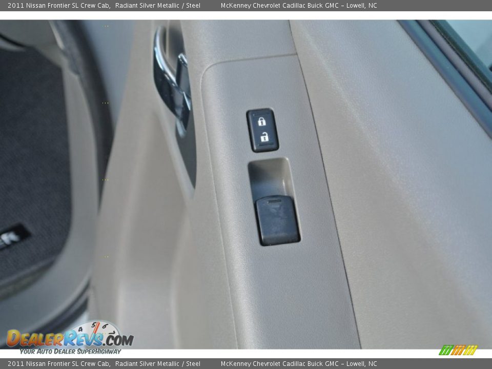 2011 Nissan Frontier SL Crew Cab Radiant Silver Metallic / Steel Photo #24