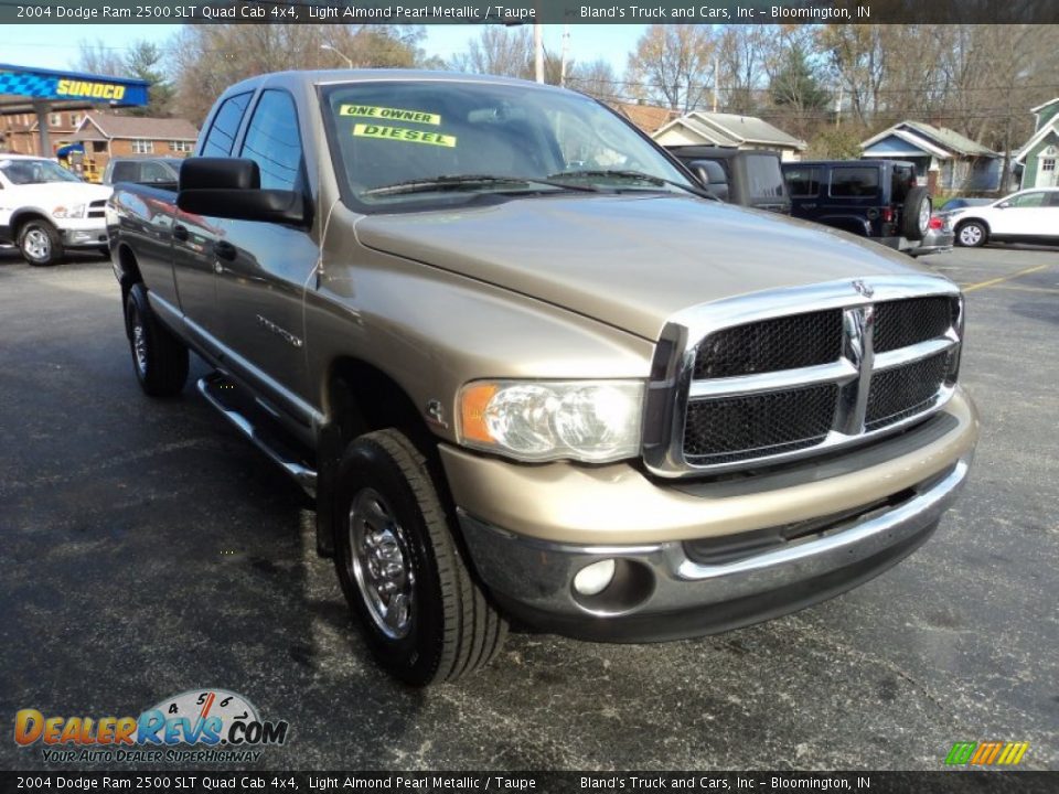 2004 Dodge Ram 2500 SLT Quad Cab 4x4 Light Almond Pearl Metallic / Taupe Photo #4