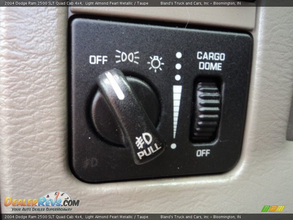 2004 Dodge Ram 2500 SLT Quad Cab 4x4 Light Almond Pearl Metallic / Taupe Photo #11