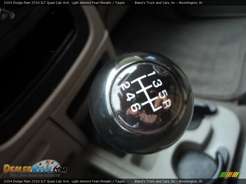 2004 Dodge Ram 2500 SLT Quad Cab 4x4 Light Almond Pearl Metallic / Taupe Photo #20