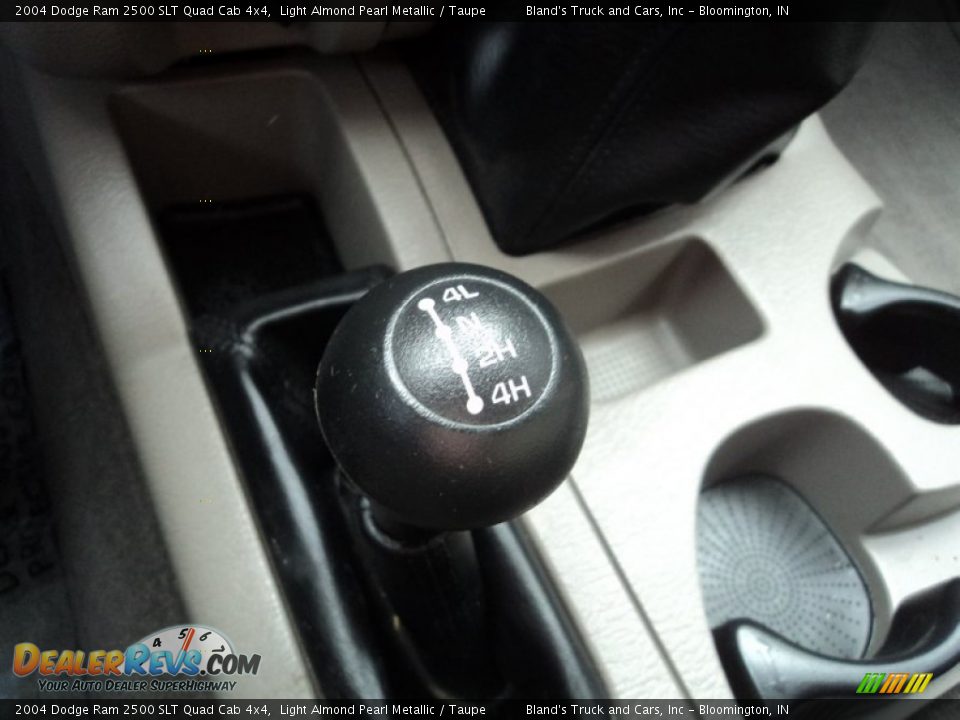 2004 Dodge Ram 2500 SLT Quad Cab 4x4 Light Almond Pearl Metallic / Taupe Photo #21