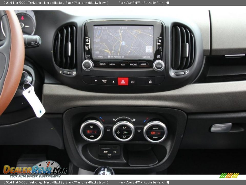 2014 Fiat 500L Trekking Nero (Black) / Black/Marrone (Black/Brown) Photo #17