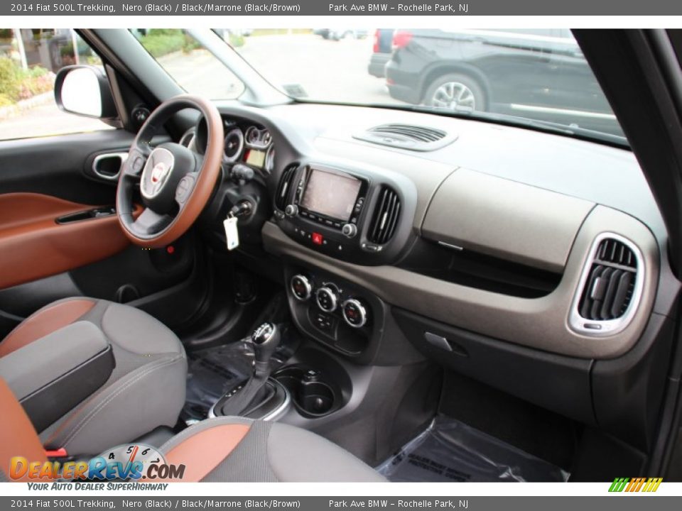 Dashboard of 2014 Fiat 500L Trekking Photo #28