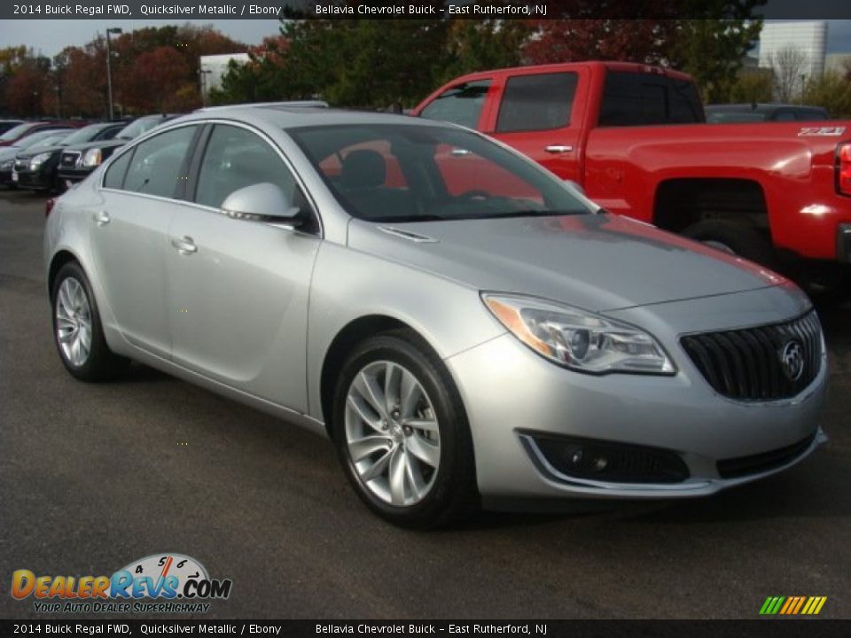 Front 3/4 View of 2014 Buick Regal FWD Photo #3