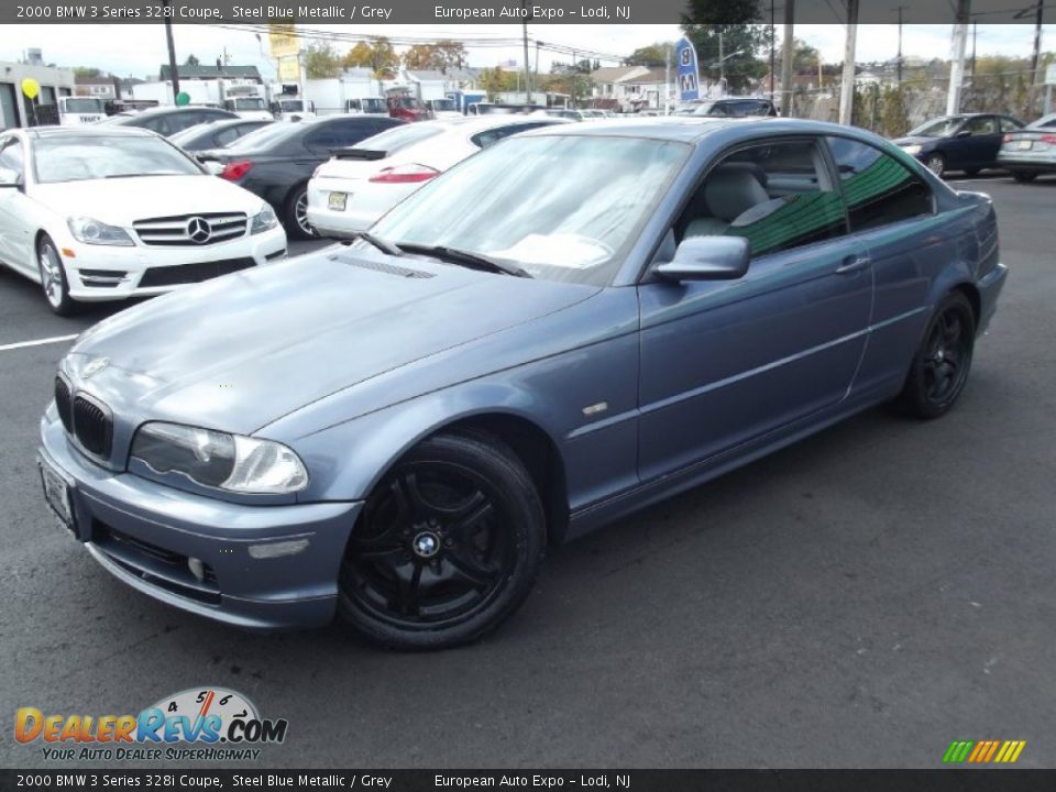 Front 3/4 View of 2000 BMW 3 Series 328i Coupe Photo #1