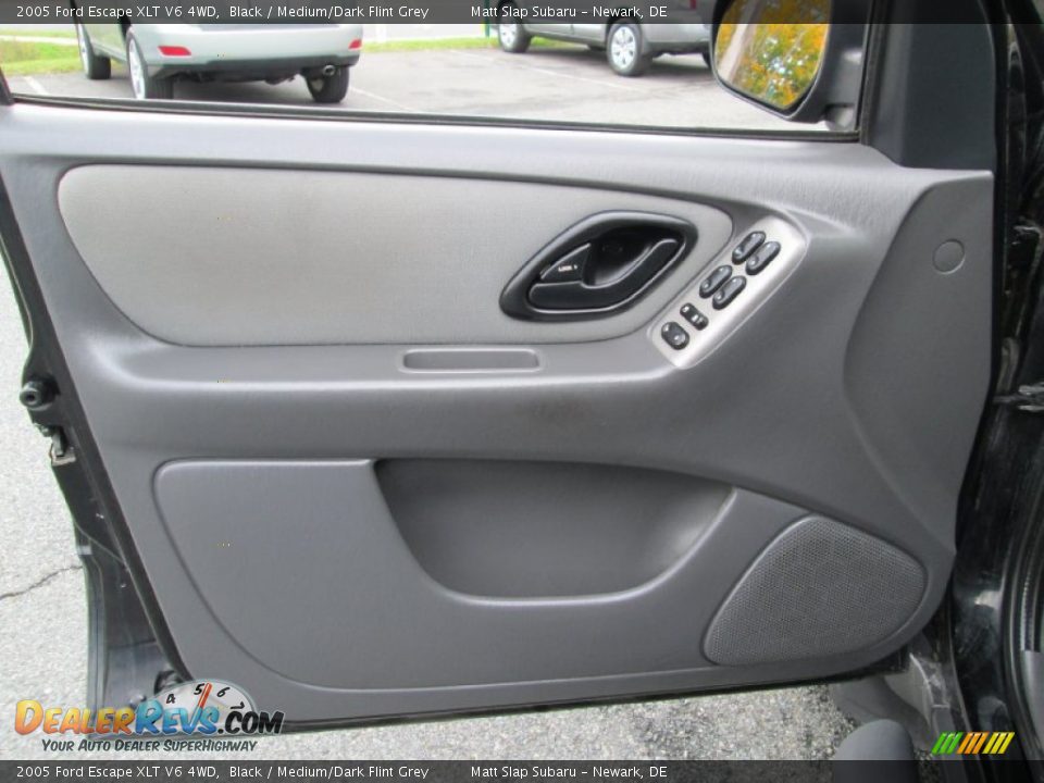 2005 Ford Escape XLT V6 4WD Black / Medium/Dark Flint Grey Photo #12
