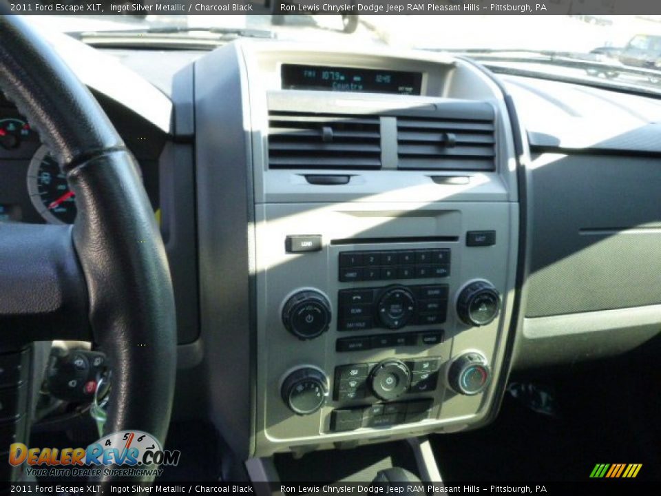 2011 Ford Escape XLT Ingot Silver Metallic / Charcoal Black Photo #18