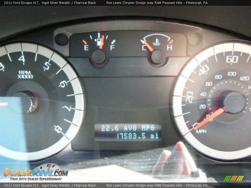 2011 Ford Escape XLT Ingot Silver Metallic / Charcoal Black Photo #20
