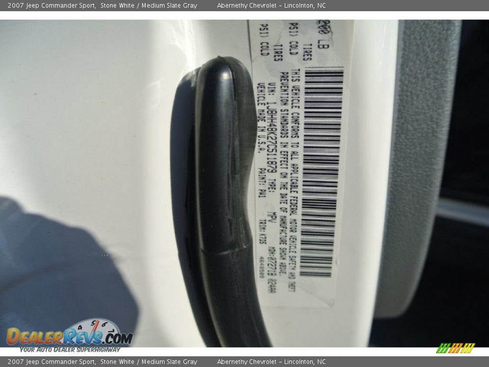 2007 Jeep Commander Sport Stone White / Medium Slate Gray Photo #7