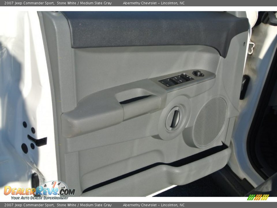 2007 Jeep Commander Sport Stone White / Medium Slate Gray Photo #9