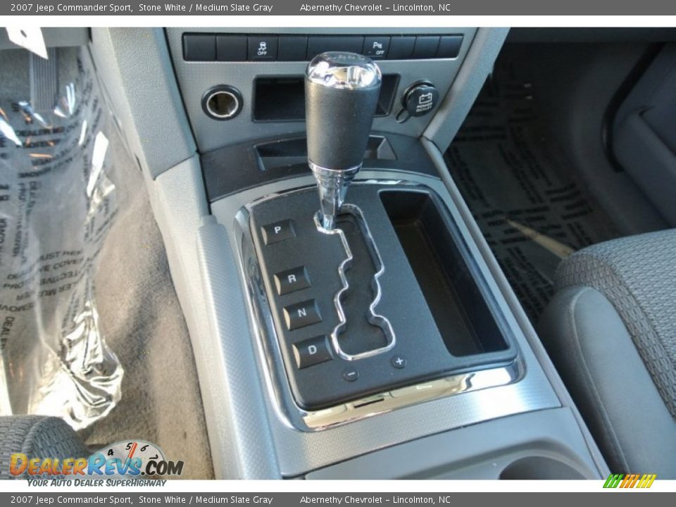 2007 Jeep Commander Sport Stone White / Medium Slate Gray Photo #11
