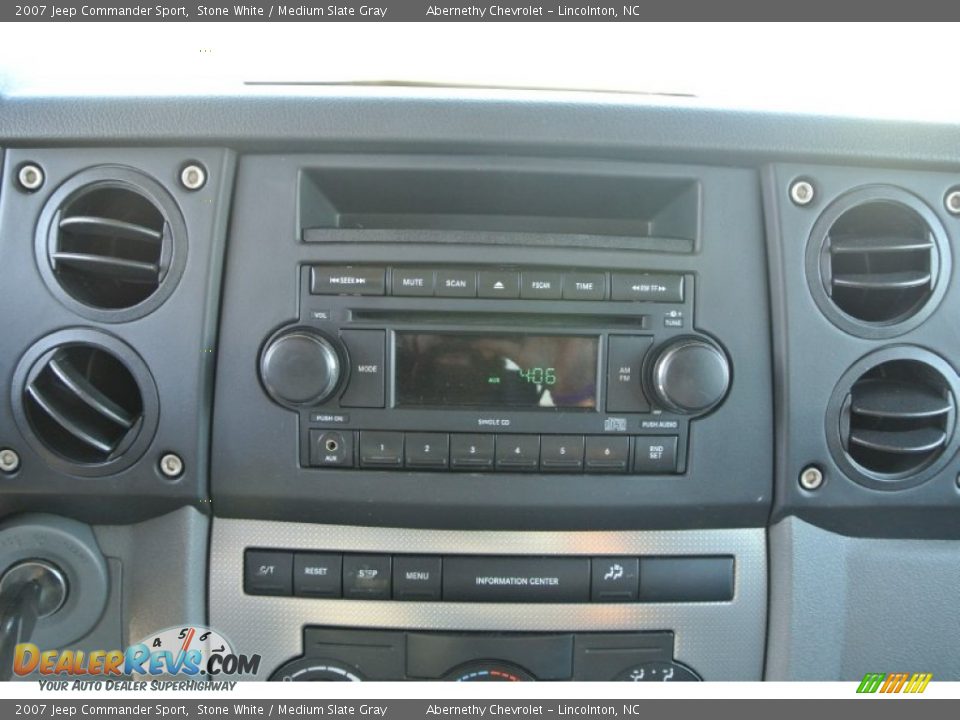 2007 Jeep Commander Sport Stone White / Medium Slate Gray Photo #13