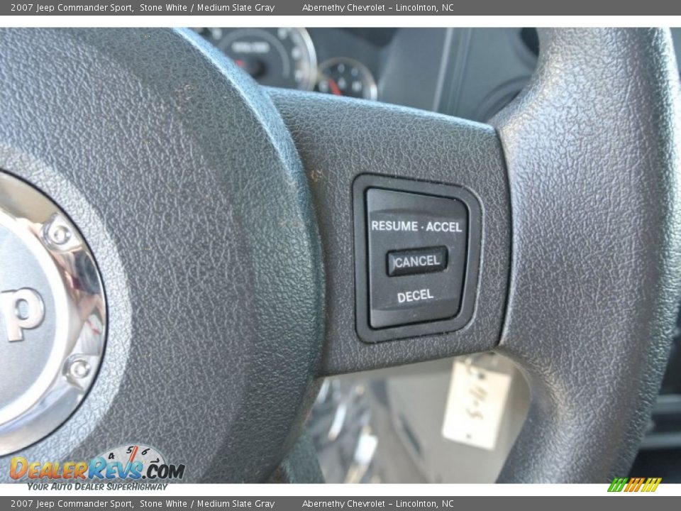 2007 Jeep Commander Sport Stone White / Medium Slate Gray Photo #14